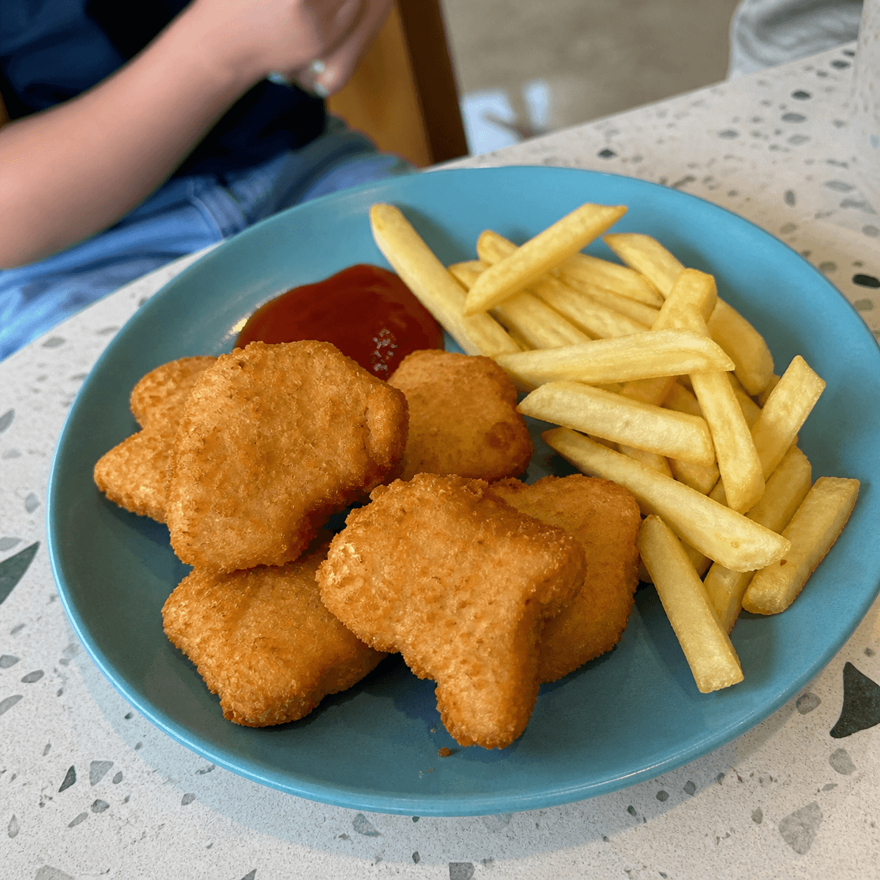 Chicken Nuggets with Chips